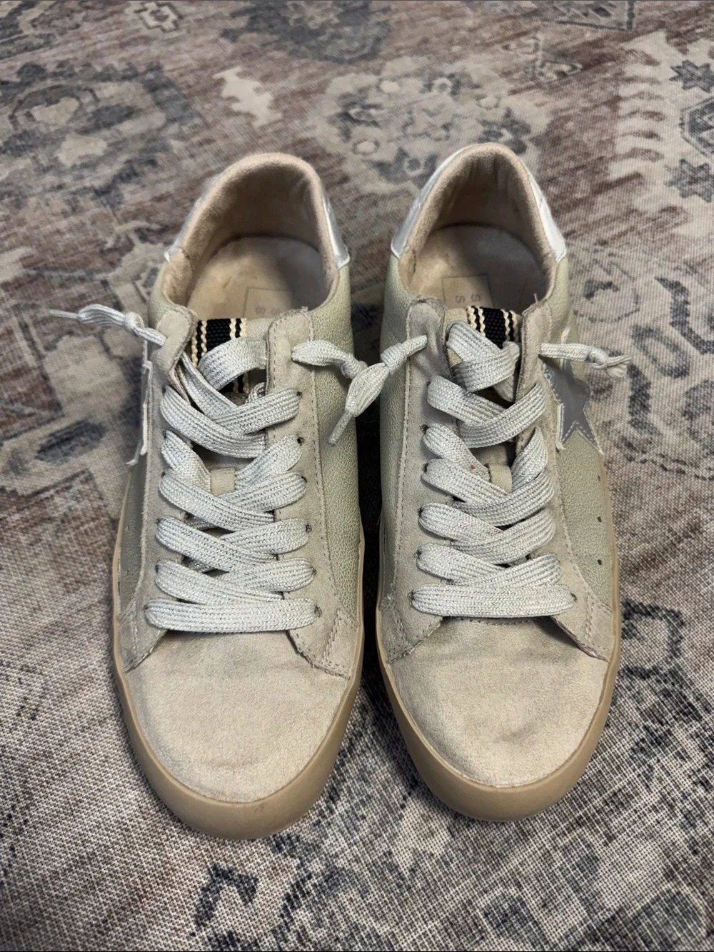 ShuShop Low-Top Paula Sneakers in Light Gray with Silver Star